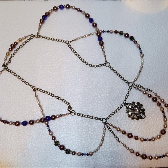 Beaded Headpiece Faux pearls and glass beads. Bronze chain crown band. - Picture 4 of 4